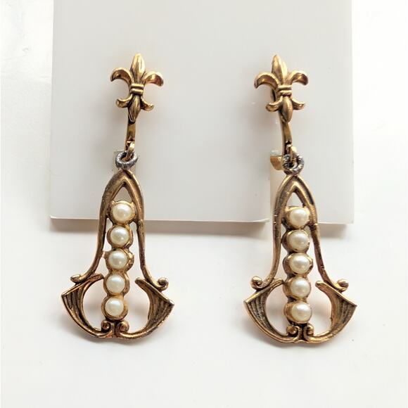 Unbranded Jewelry - Vintage Gold Tone Fleur De Lis Ornate Faux Pearl Doorknocker Clip On Earrings